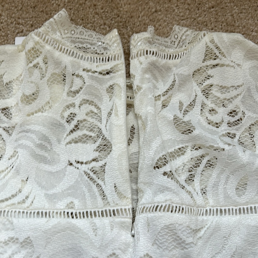 NWT lace top - Picture 4 of 5